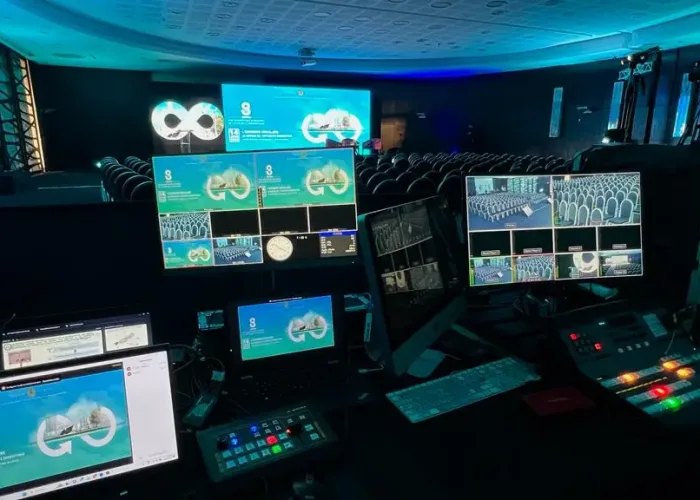 Équipement de captation vidéo par AV SYSTEM, incluant caméras haute définition et éclairage professionnel pour des productions vidéo réussies.